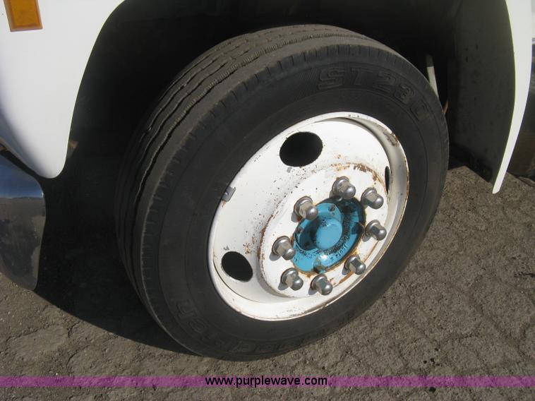 image for item H8722 1994 Ford F700 service truck