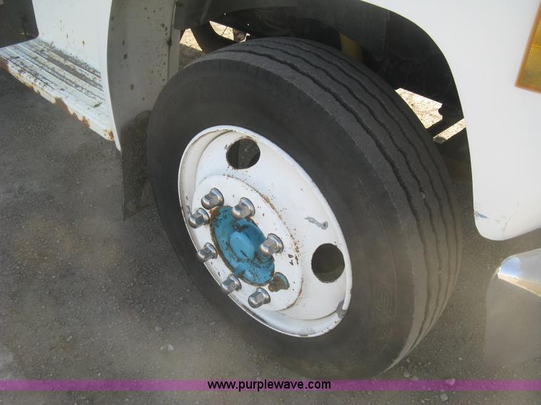 image for item H8722 1994 Ford F700 service truck