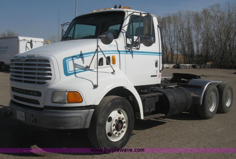 image for item H8723 2001 Sterling semi truck