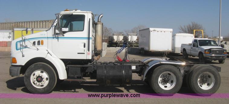 image for item H8723 2001 Sterling semi truck