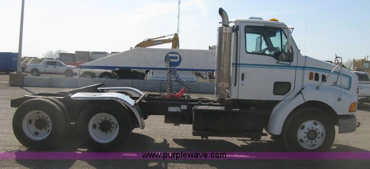 image for item H8723 2001 Sterling semi truck