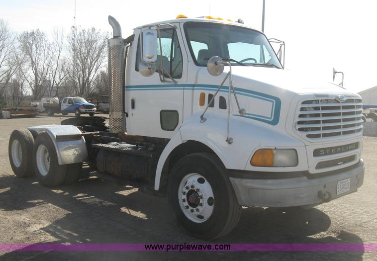 image for item H8723 2001 Sterling semi truck