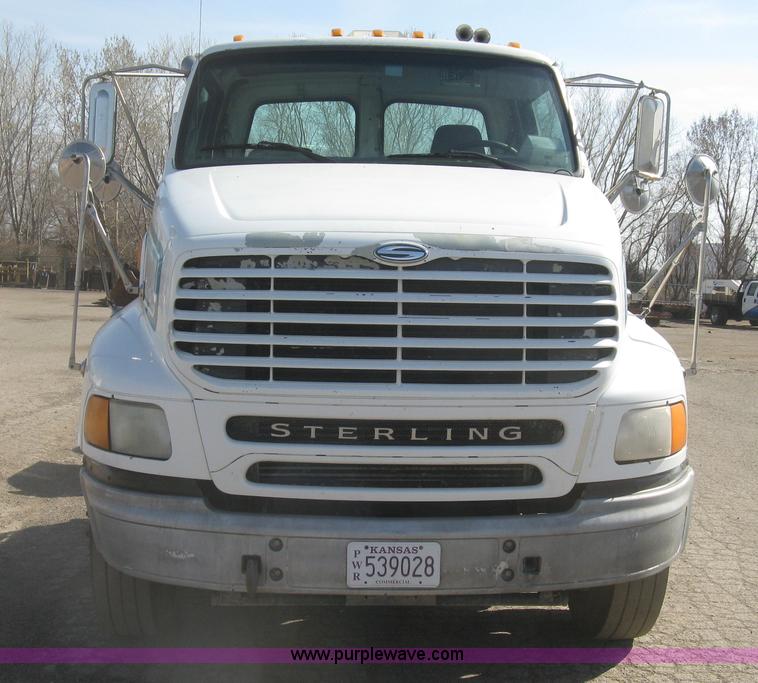 image for item H8723 2001 Sterling semi truck