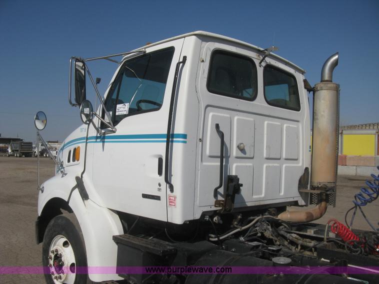 image for item H8723 2001 Sterling semi truck