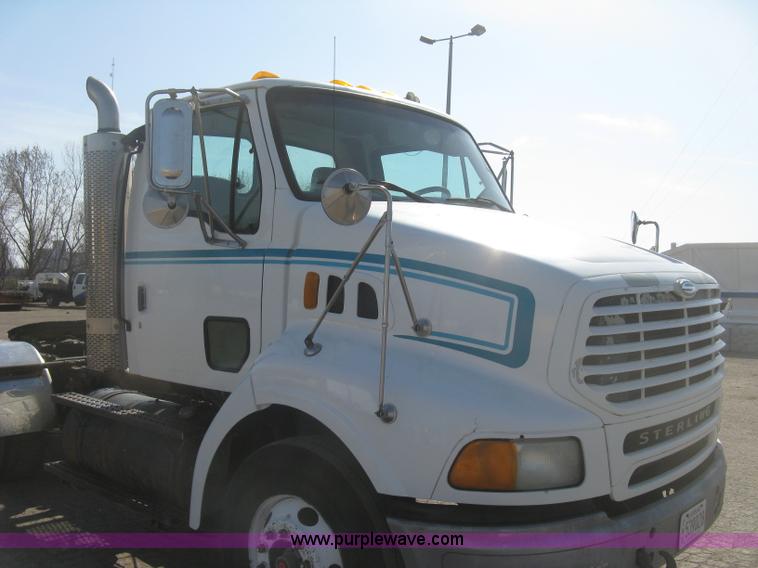 image for item H8723 2001 Sterling semi truck