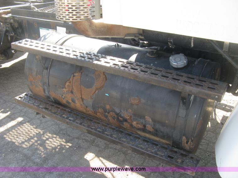 image for item H8723 2001 Sterling semi truck