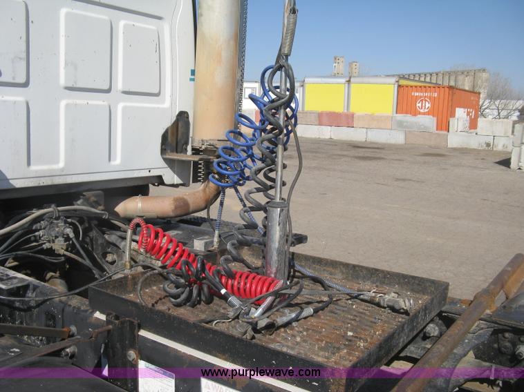 image for item H8723 2001 Sterling semi truck