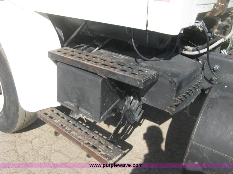 image for item H8723 2001 Sterling semi truck