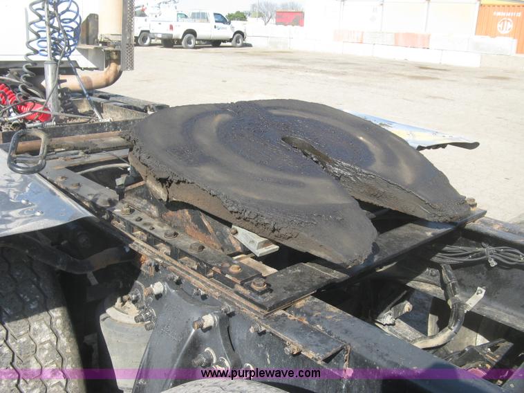 image for item H8723 2001 Sterling semi truck