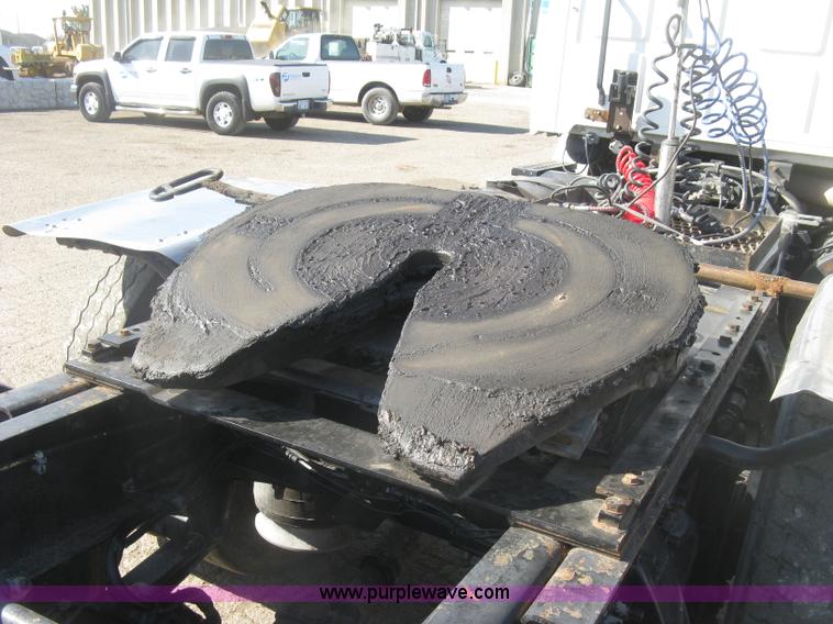 image for item H8723 2001 Sterling semi truck