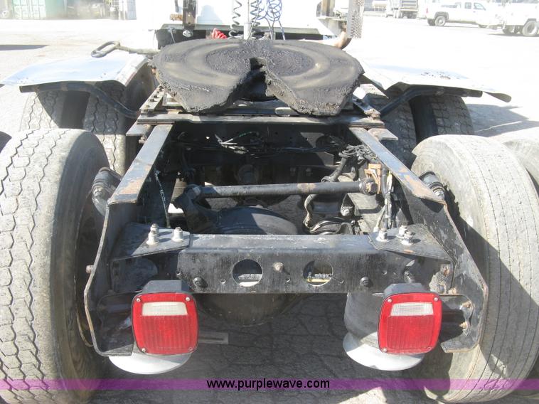 image for item H8723 2001 Sterling semi truck