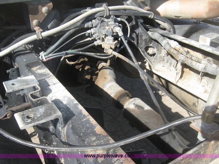 image for item H8723 2001 Sterling semi truck