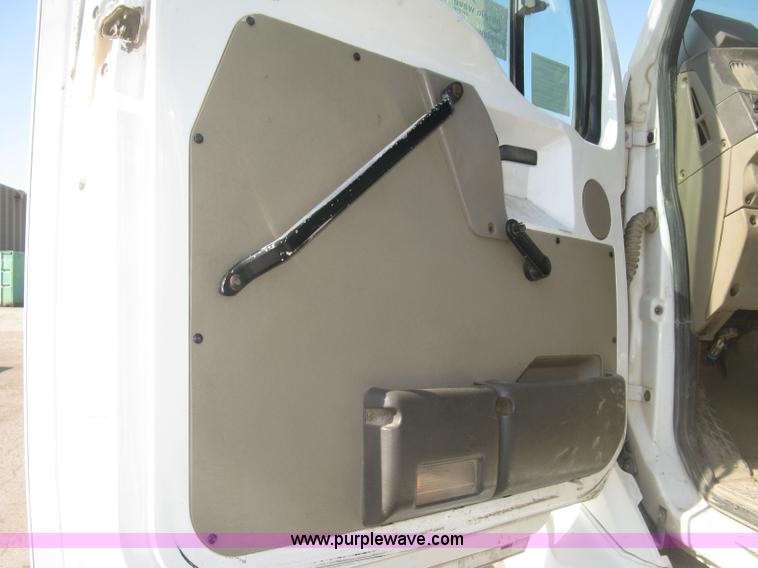 image for item H8723 2001 Sterling semi truck