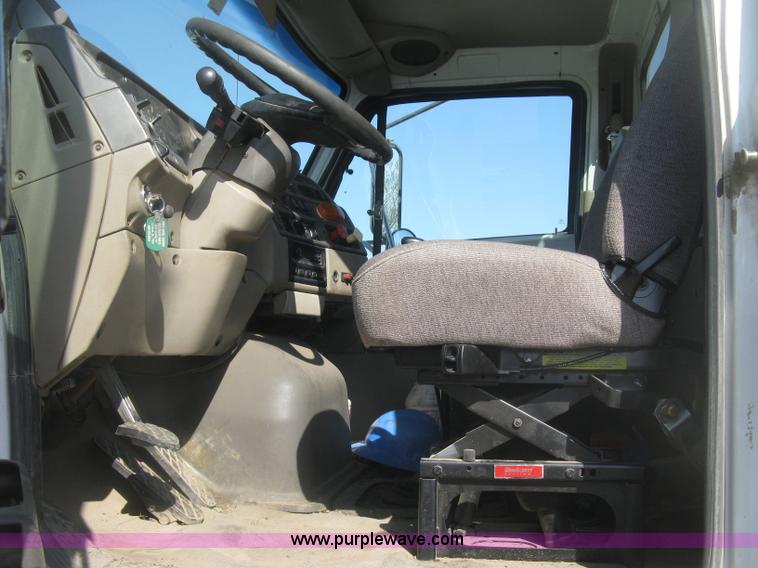 image for item H8723 2001 Sterling semi truck