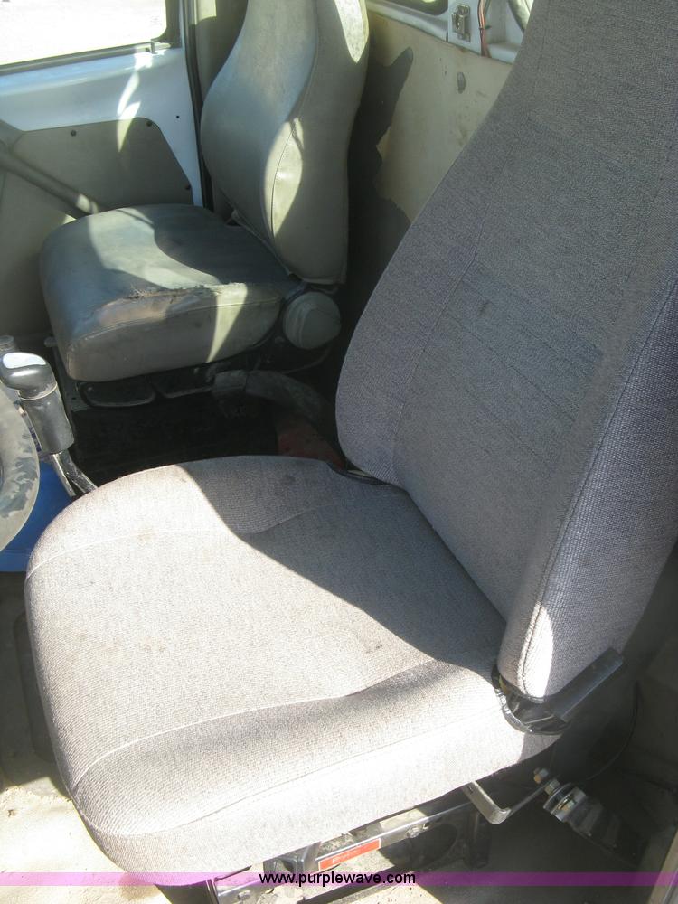 image for item H8723 2001 Sterling semi truck