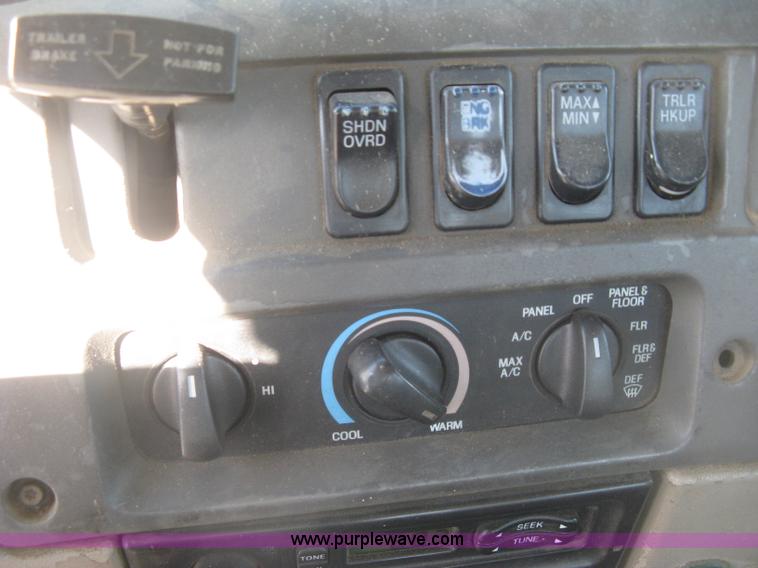 image for item H8723 2001 Sterling semi truck