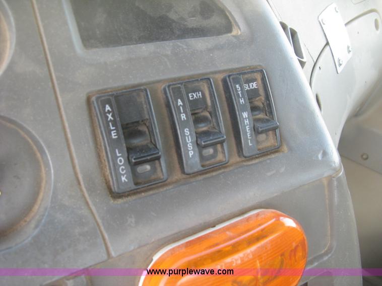 image for item H8723 2001 Sterling semi truck