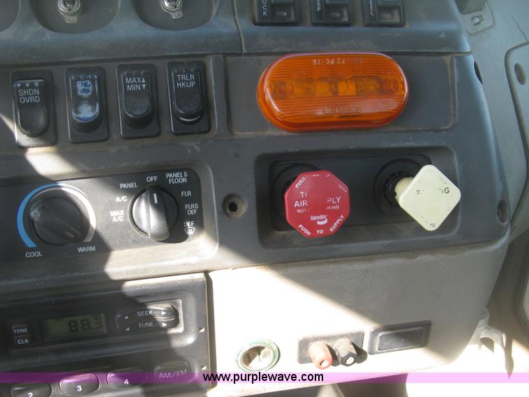 image for item H8723 2001 Sterling semi truck