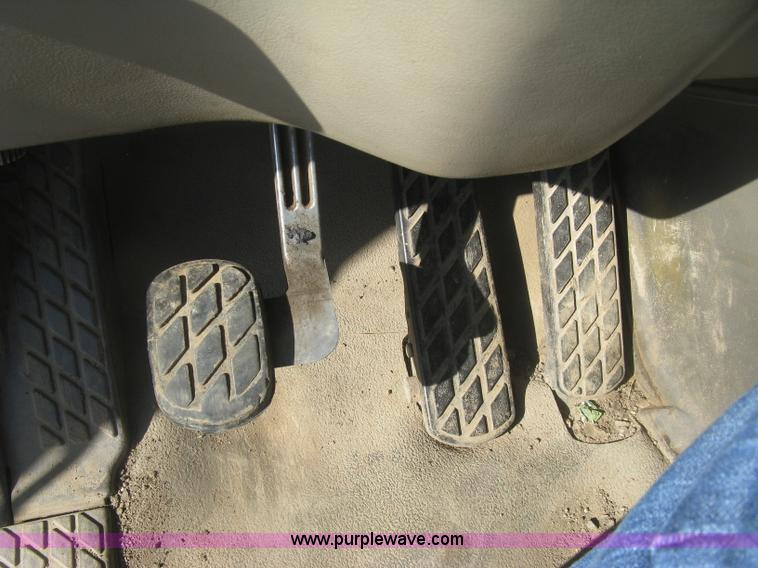 image for item H8723 2001 Sterling semi truck