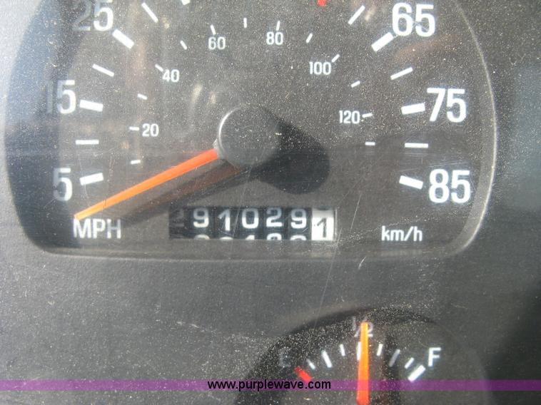 image for item H8723 2001 Sterling semi truck