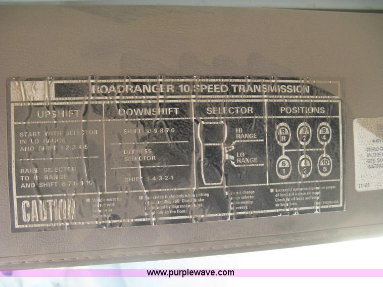 image for item H8723 2001 Sterling semi truck