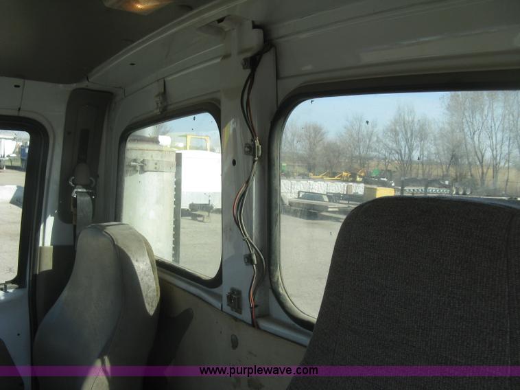 image for item H8723 2001 Sterling semi truck