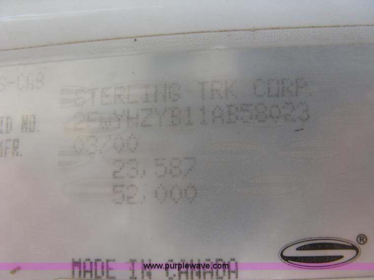 image for item H8723 2001 Sterling semi truck