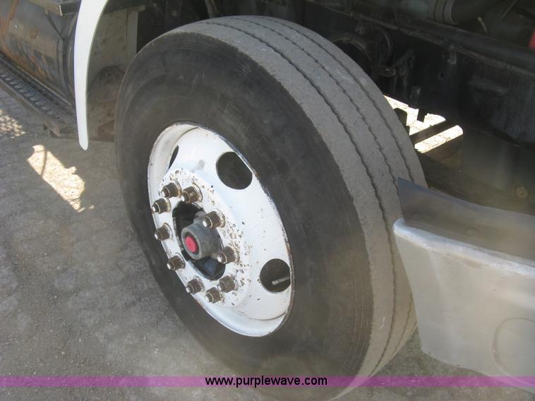 image for item H8723 2001 Sterling semi truck