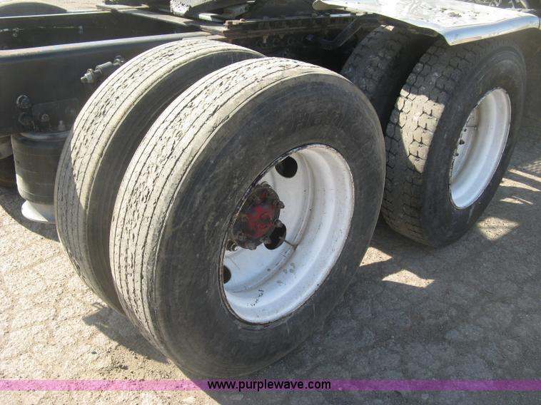 image for item H8723 2001 Sterling semi truck