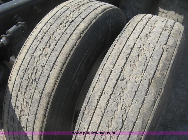 image for item H8723 2001 Sterling semi truck