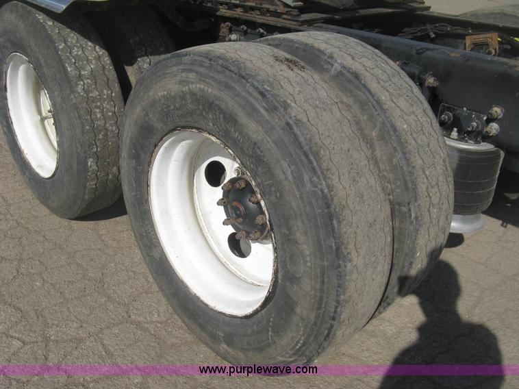 image for item H8723 2001 Sterling semi truck