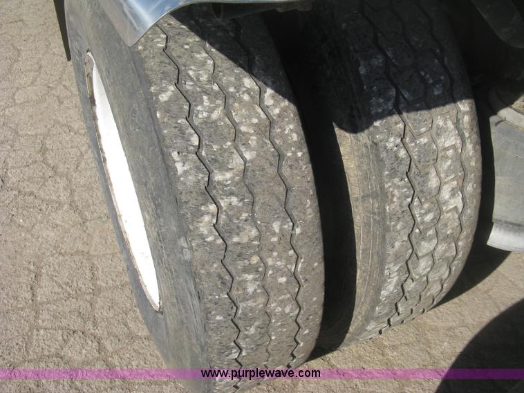 image for item H8723 2001 Sterling semi truck