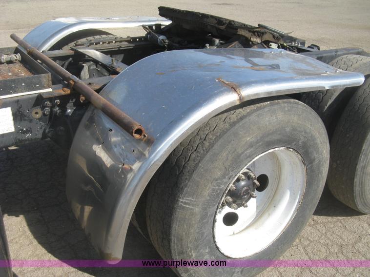 image for item H8723 2001 Sterling semi truck