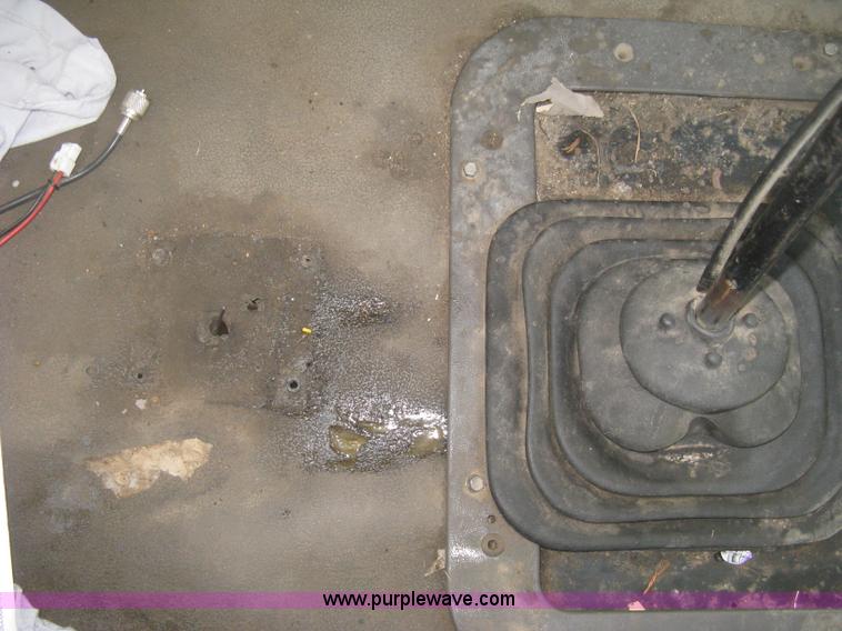 image for item H8723 2001 Sterling semi truck