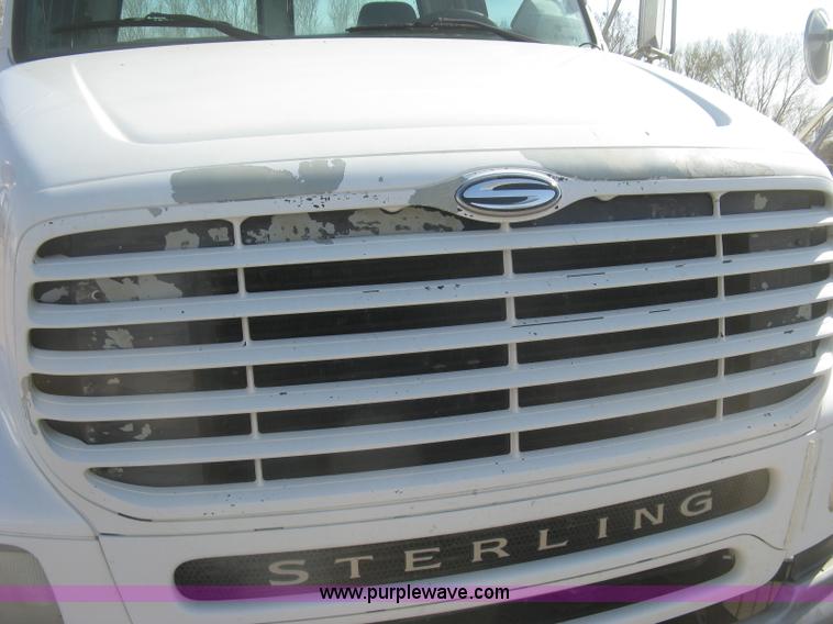 image for item H8723 2001 Sterling semi truck