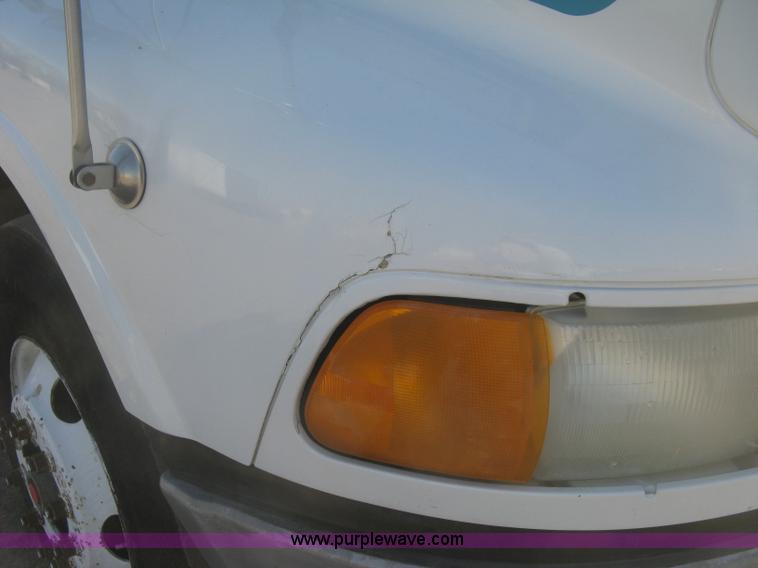 image for item H8723 2001 Sterling semi truck