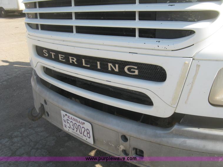 image for item H8723 2001 Sterling semi truck
