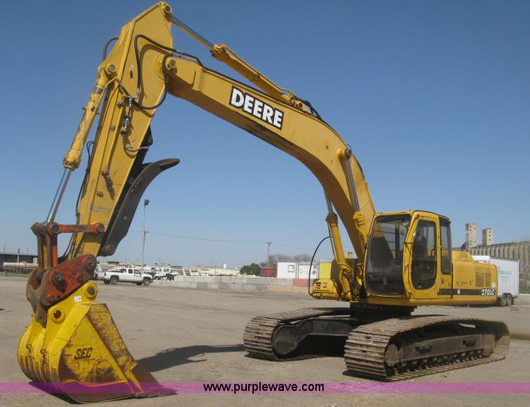 image for item H8724 2001 John Deere 270 LC excavator