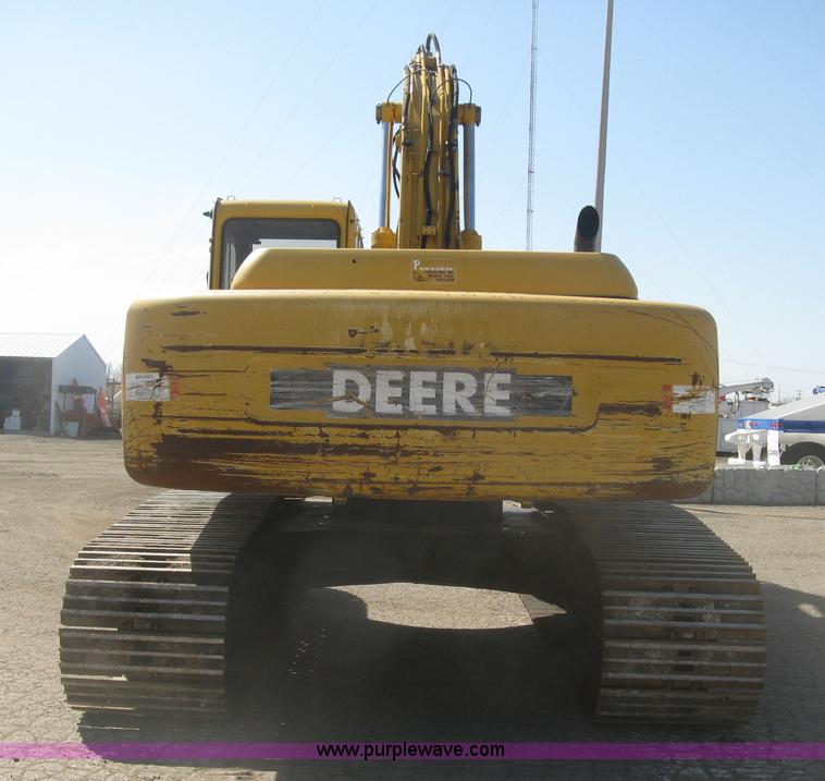 image for item H8724 2001 John Deere 270 LC excavator