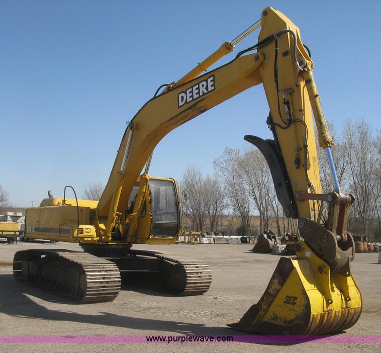 image for item H8724 2001 John Deere 270 LC excavator