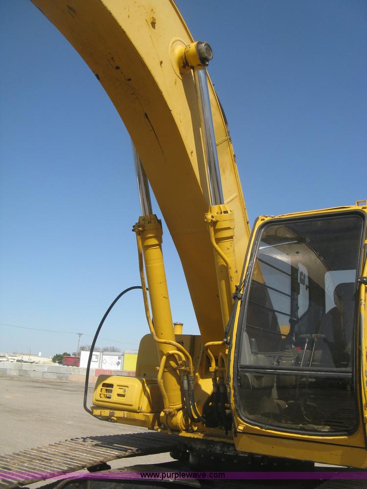 image for item H8724 2001 John Deere 270 LC excavator