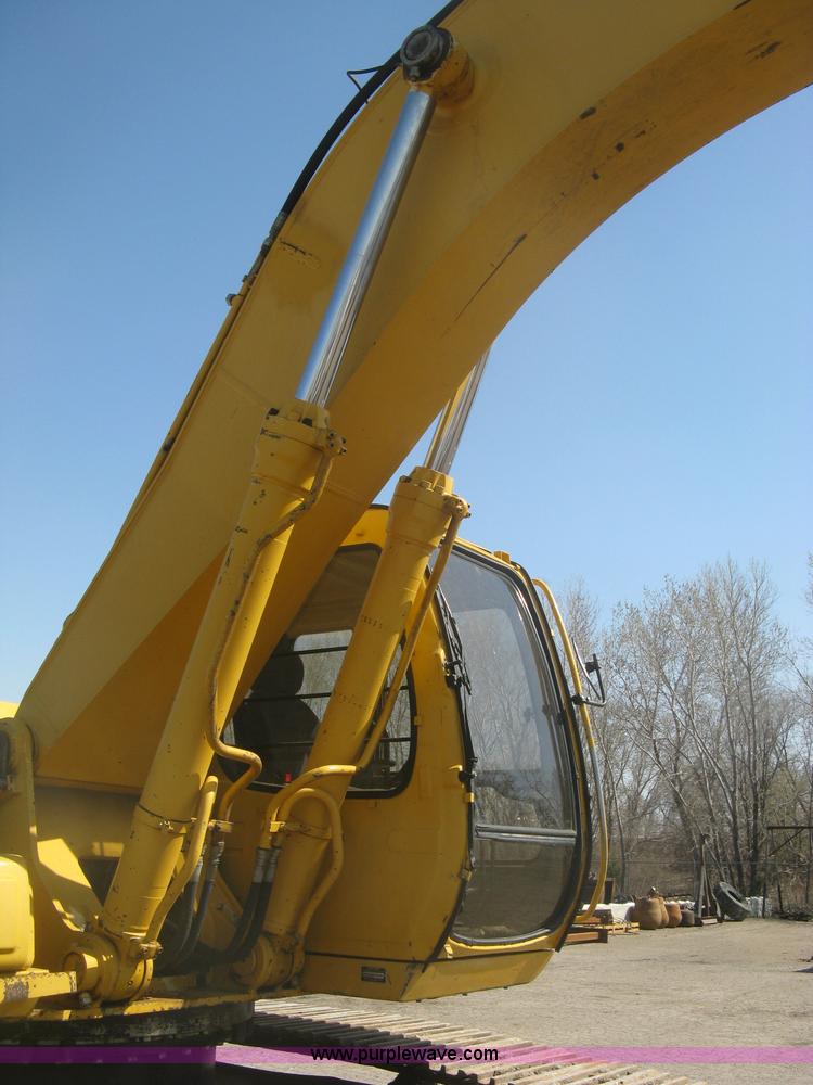 image for item H8724 2001 John Deere 270 LC excavator