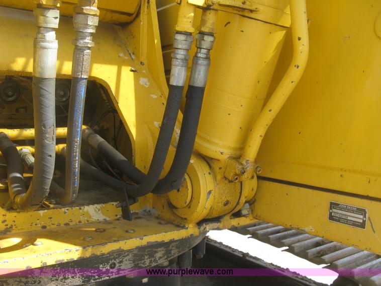 image for item H8724 2001 John Deere 270 LC excavator