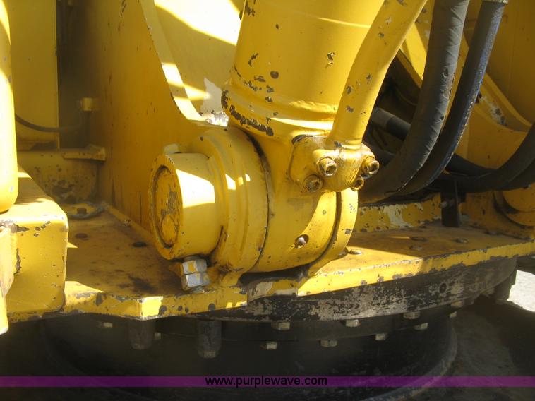 image for item H8724 2001 John Deere 270 LC excavator