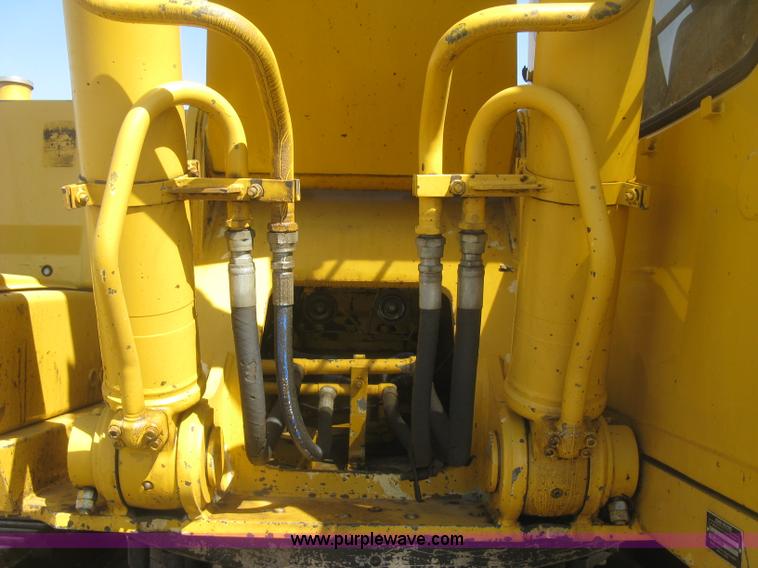 image for item H8724 2001 John Deere 270 LC excavator