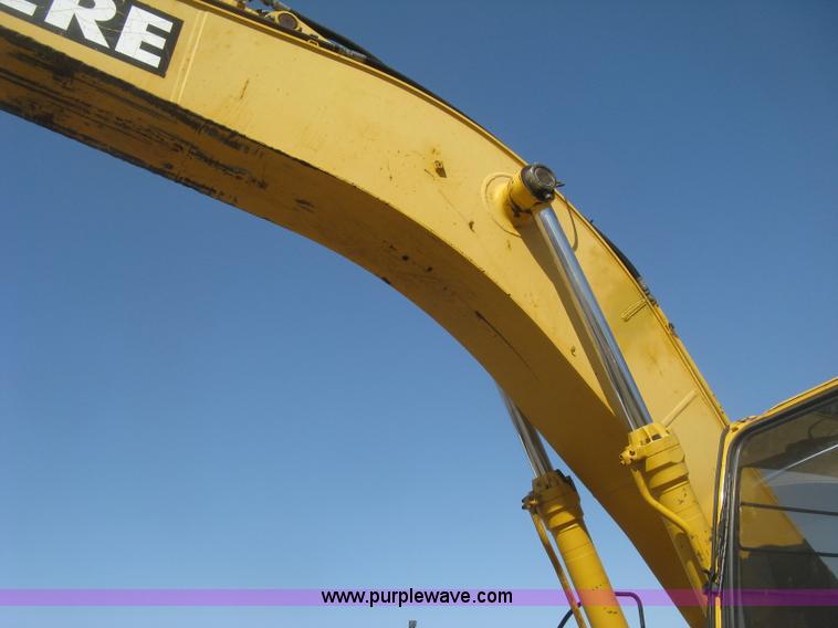image for item H8724 2001 John Deere 270 LC excavator