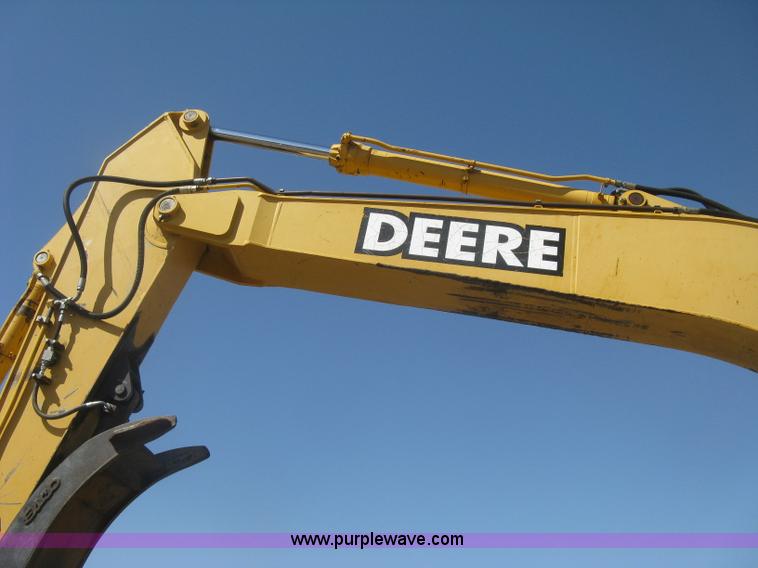 image for item H8724 2001 John Deere 270 LC excavator