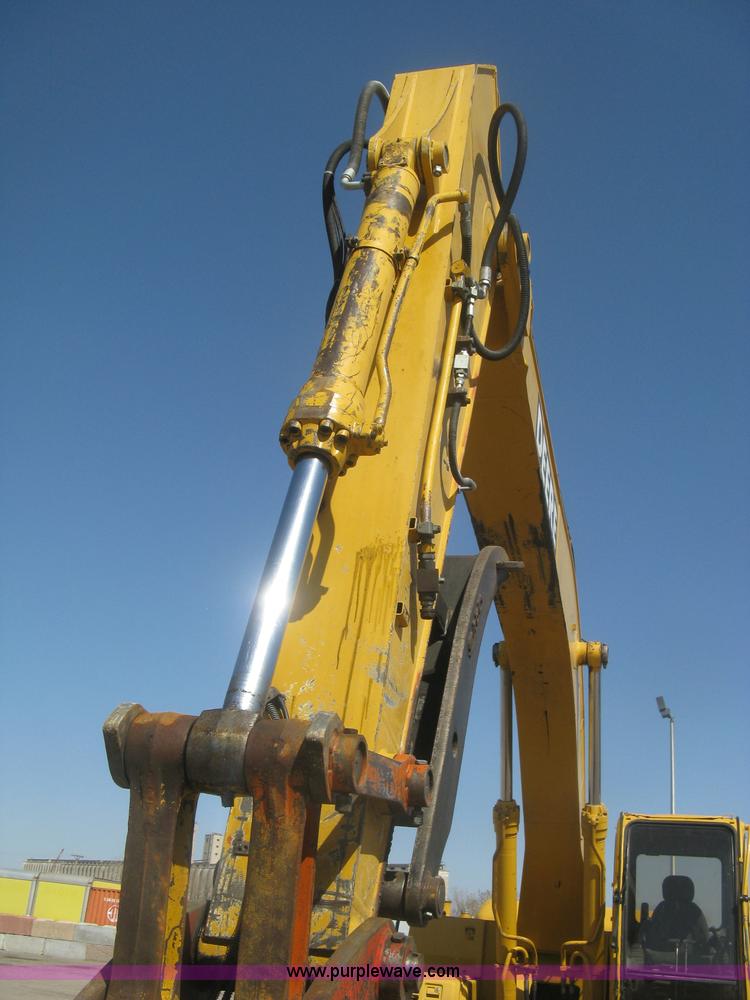 image for item H8724 2001 John Deere 270 LC excavator