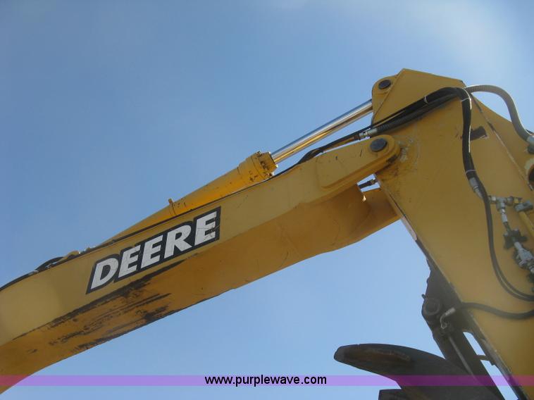 image for item H8724 2001 John Deere 270 LC excavator