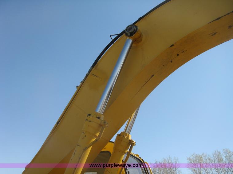 image for item H8724 2001 John Deere 270 LC excavator
